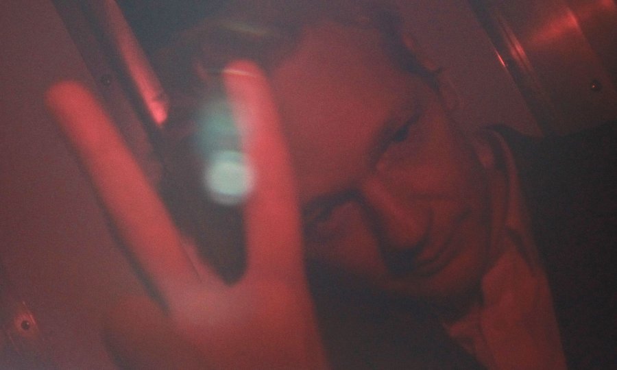 Assange zatvor jamčevina
