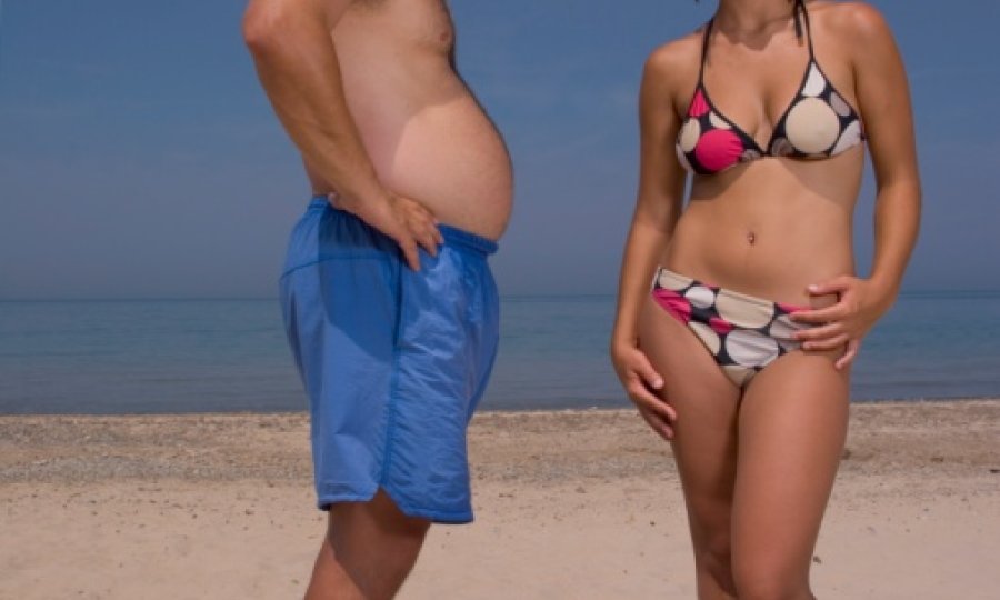 Muškarac i žena na plaži