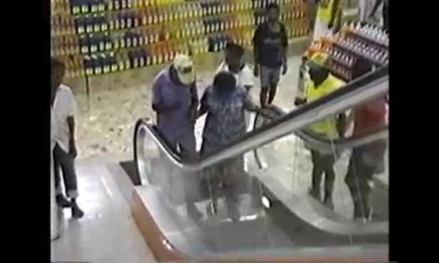 starac na pokretnim stepenicama Papua Nova Gvineja
