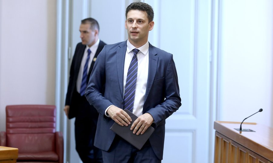 Božo Petrov