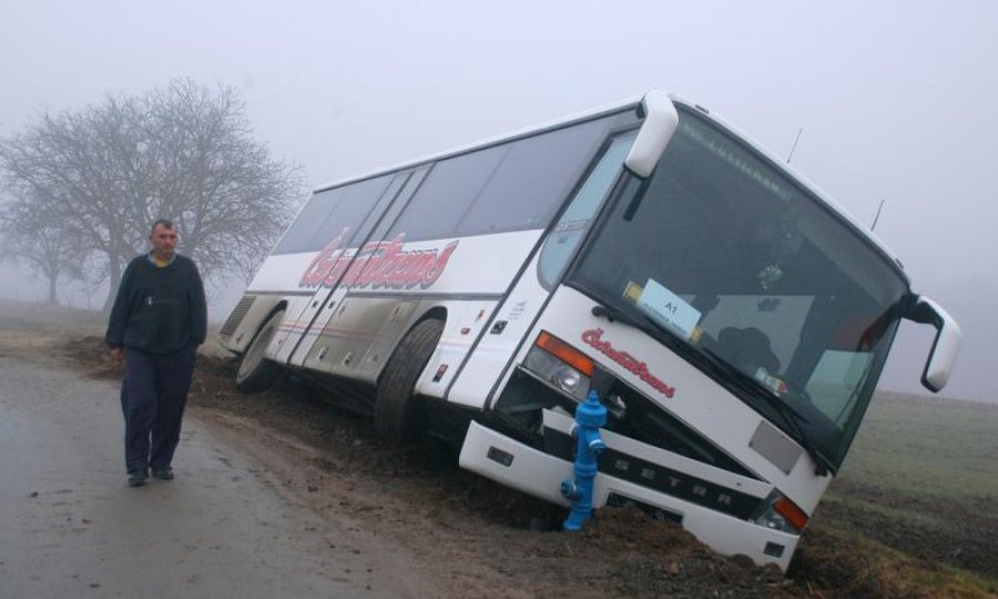 autobus prometna nesreća slijetanje