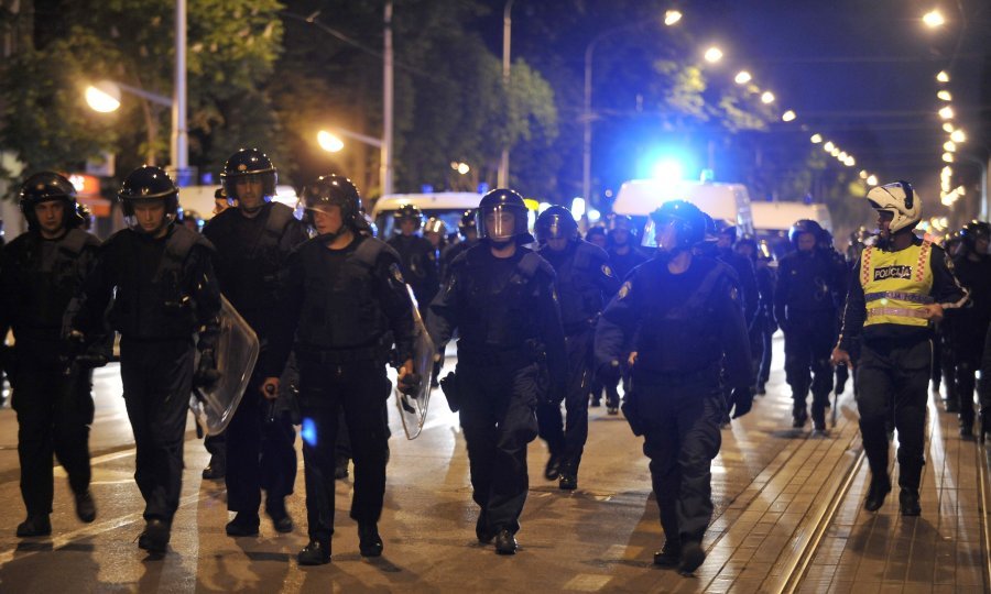 Policija, neredi, BBB