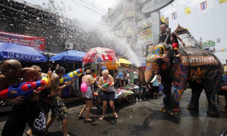 Songkran festival slon voda