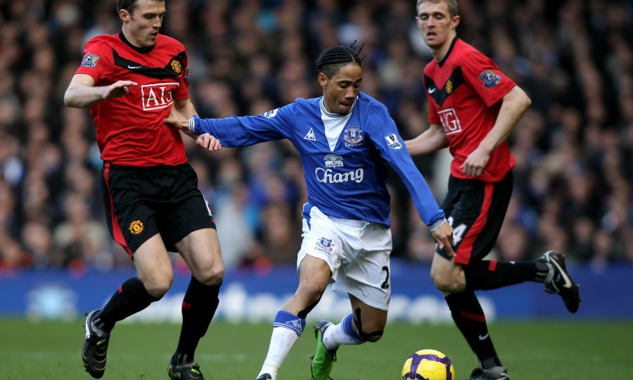 Steven Pienaar (Everton) i Michael Carrick (Manchester United)