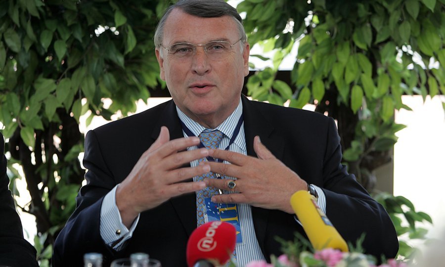 KLAUS MANGOLD