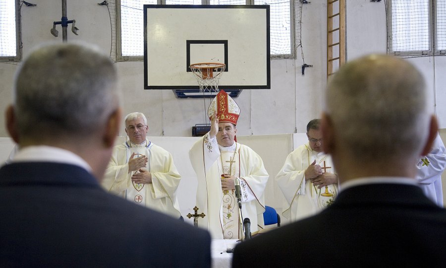 Kardinal Josip Bozanić u zatvoru Remetinec