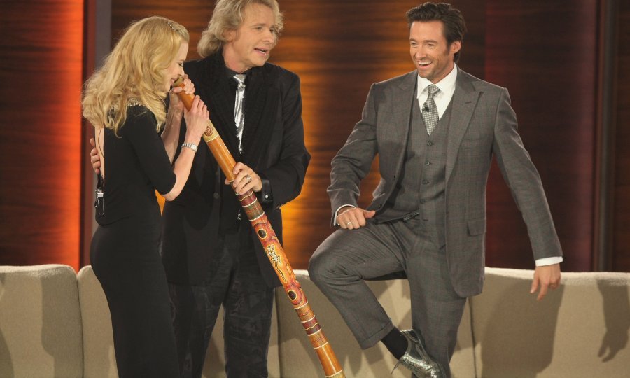 Nicole Kidman svira didgeridoo