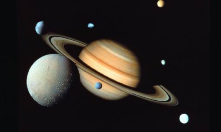 Saturn i sateliti