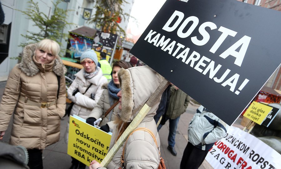 Prosvjed Udruge Franak zbog nepravilnosti u konverziji