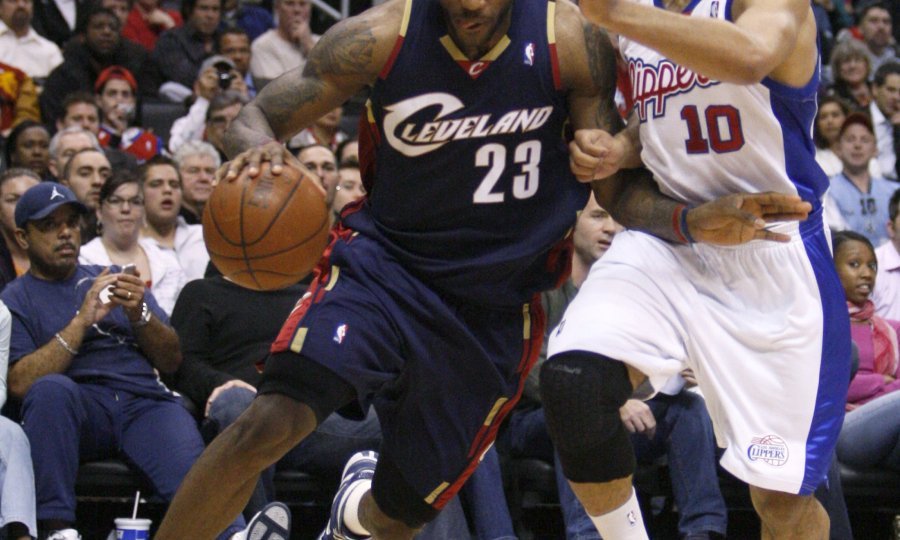 LeBron James, Cleveland Cavaliers i Eric Gordon Los Angeles Clippers