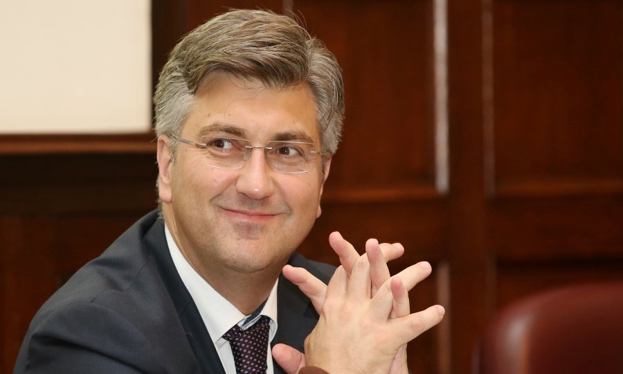 Plenković je složio tanku većinu, i sudeći po tonu intervjua koji su uslijedili, uzletio u nadmenom stavu