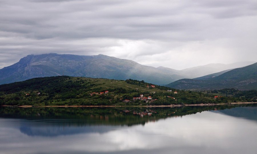 Perućko jezero