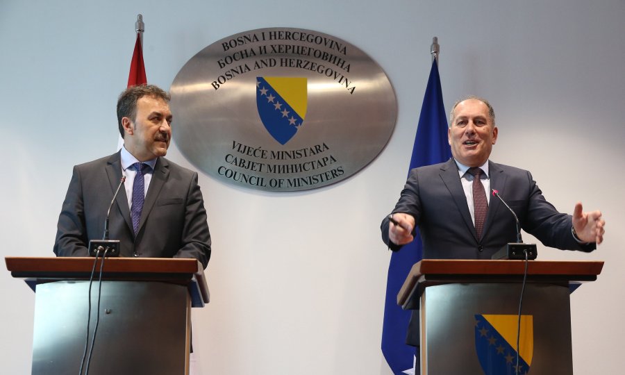 Dragan Mektić (desno) prilikom susreta s Vlahom Orepićem