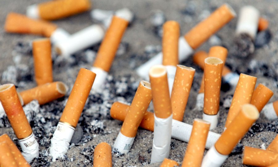 Gradske vlasti Bruxellesa zbog opušaka na ulicama poslale račun duhanskoj industriji