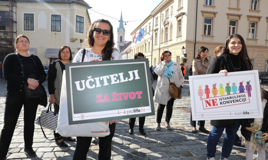 Udruga Vigilare zajedno je s ProLifeom prošle godine predala Vladi potpise peticije protiv Istanbulske konvencije