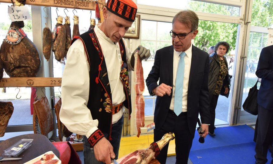 Ministar turizma Gari Cappelli a 9. Sajmu agroturizma Šibensko-kninske županije.