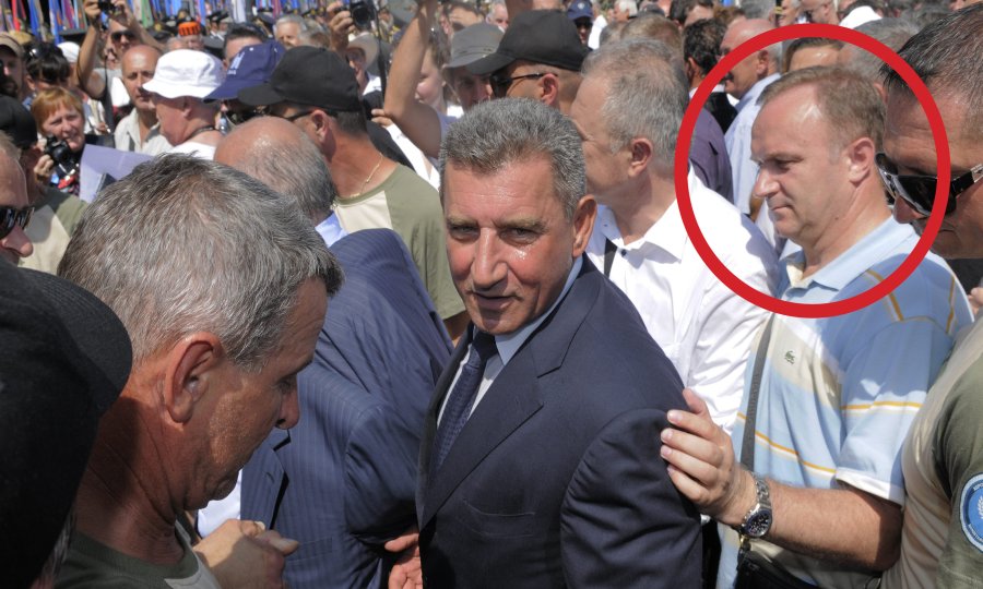 Vlado Galić (u krugu) na proslavi u Kninu 2013. uz Antu Gotovinu