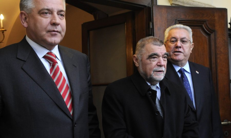 Ivo Sanader i Stjepan Mesić, u pozadini Luka Bebić