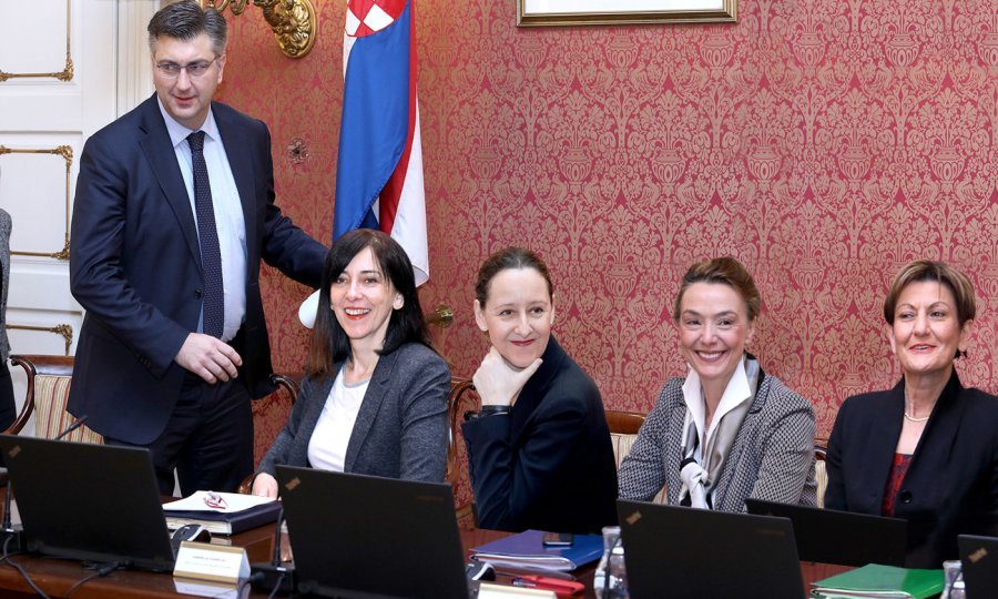 Premijer je nakon obrazloženja podrške Istanbulskoj konvenciji dao riječ ministricama