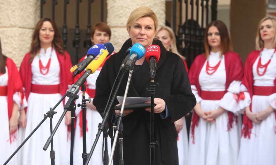 Grabar Kitarović u Karlovcu upozorila na lošu demografsku sliku: Bez ljudi nema budućnosti