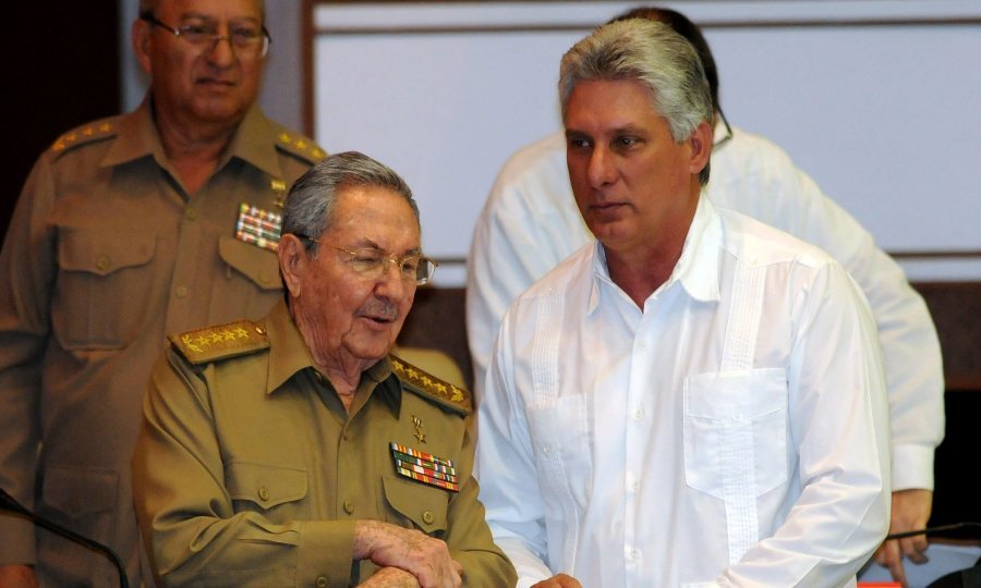 Raul Castro sa svojim mogućim nasljednikom Diaz-Canelom