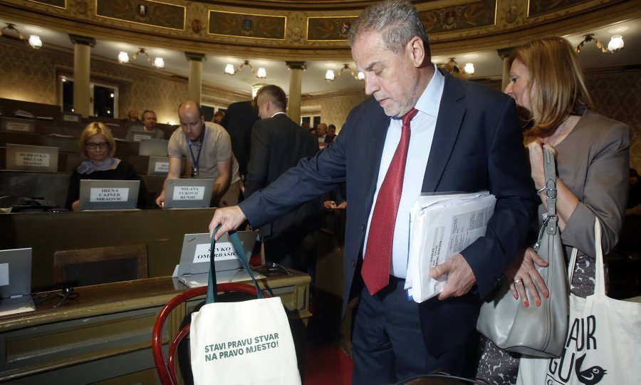 Bivši radnici DIOKI-a prozvali Bandića zbog stavljanja izvan snage odluke o otkupu radničkih tražbina