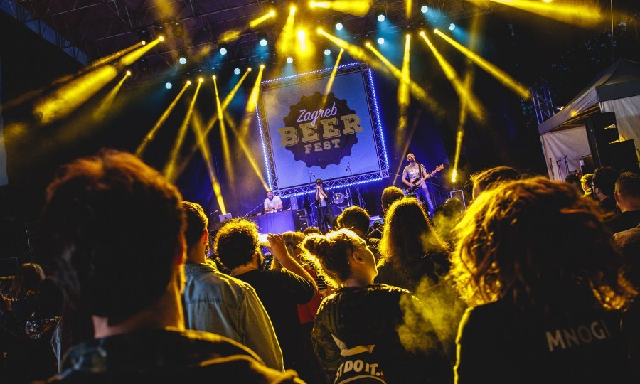 Počeo Zagreb Beer Fest Tisuće ljudi na otvaranju festivala glazbe i