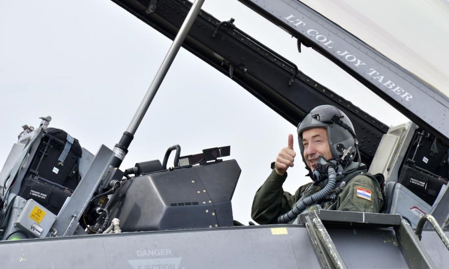 Krstičević u kabini američkog F-16
