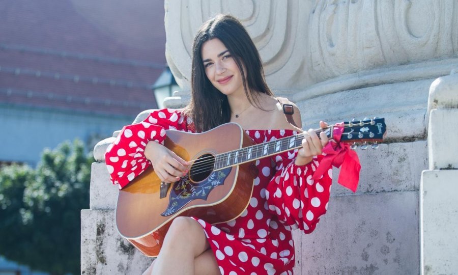 Mia Dimšić