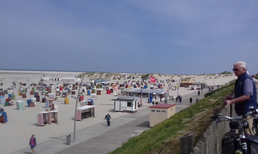 Nepregledne pješčane plaže na Borkumu u Sjevernom moru