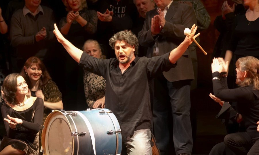 José Cura
