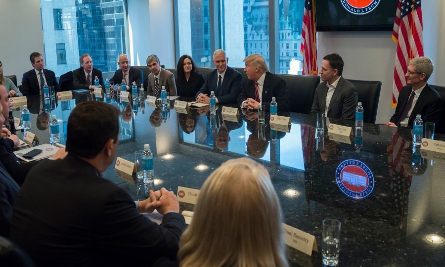 Donald Trump na početku svog mandata sastao se sa šefovima vodećih tehnoloških kompanija