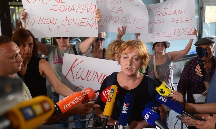Prosvjed građana ispred Ministarstva zdravstva