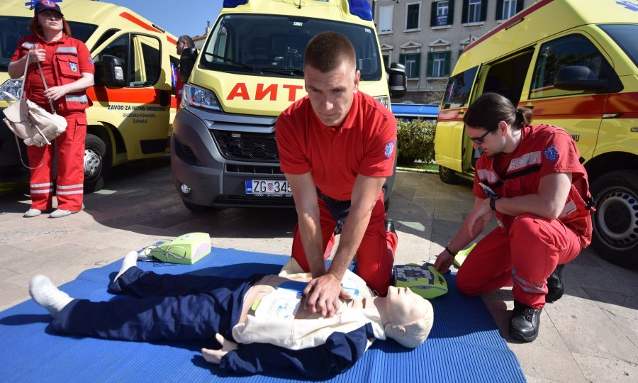 U sustavu hitne pomoći trenutno nema paramedikusa, no oni bi na intervenciji radili sve što danas rade liječnici specijalisti