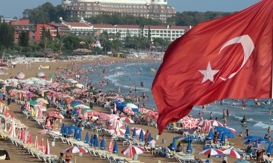 Turska mediteranska rivijera, plaža u Incekumu u Alanyi