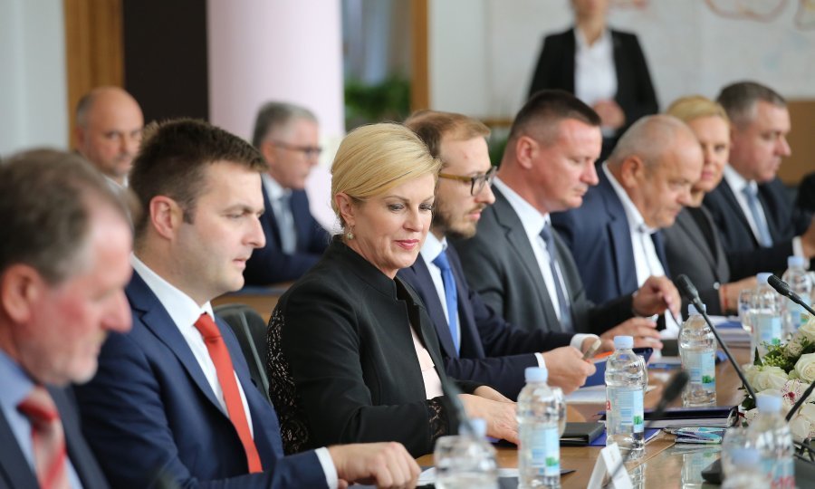 Kolinda Grabar Kitarović na sastanku oko rafinerije nafte u Bosanskom Brodu