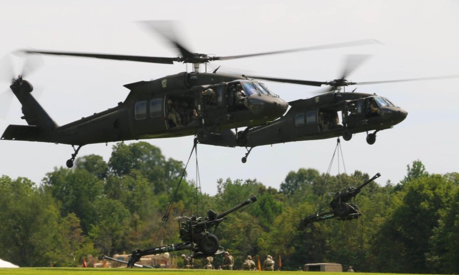 Ilustracija / Helikopteri UH-60 Black Hawk