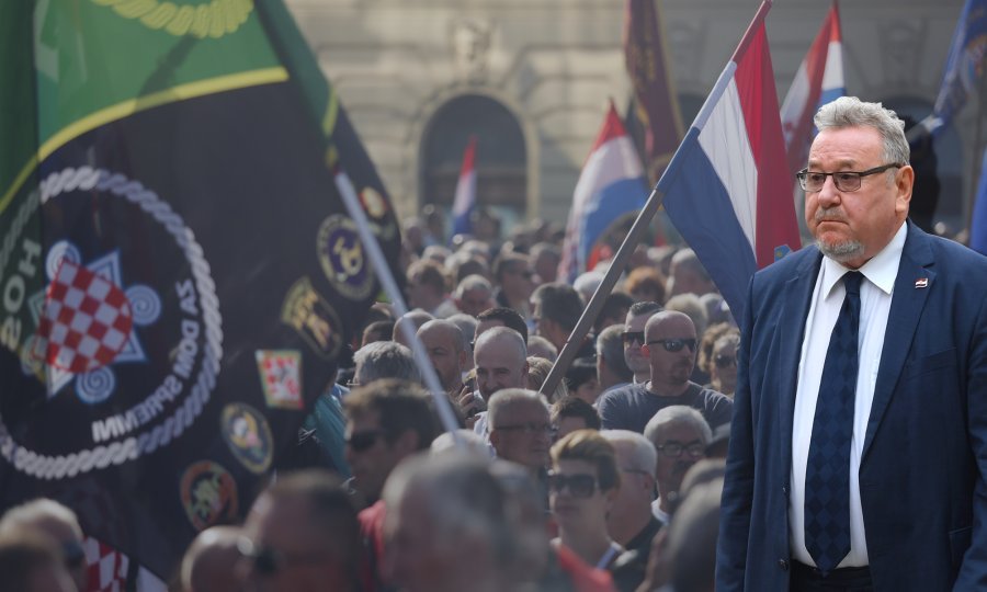 Prosvjed u Vukovaru; Vladimir Šeks