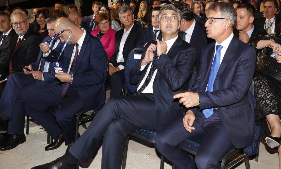 Plenković s ministrima na završnoj večeri Dana hrvatskog turizma