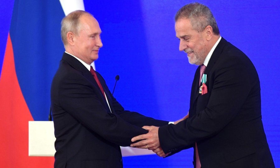 Vladimir Putin dodjeljuje rusko državno odlikovanje Milanu Bandiću