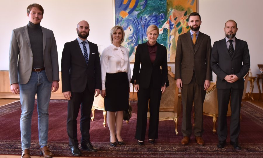 Predsjednica Kolinda Grabar Kitarović s predstavnicima udruge Narod odlučuje