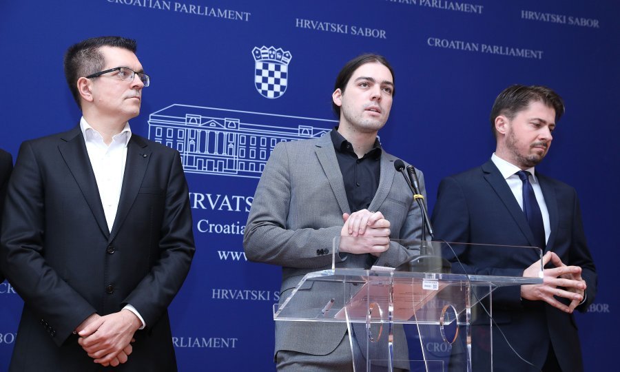 Živi zid traži ostavku ministra Zdravka Marića.