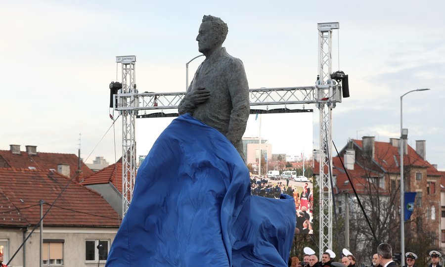 Otkriven spomenik Franji Tuđmanu