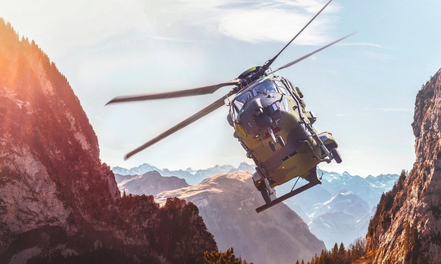 Njemački vojni helikopter NH90 u letu