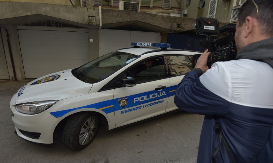 Privođenje optuženog za zločin na Pagu
