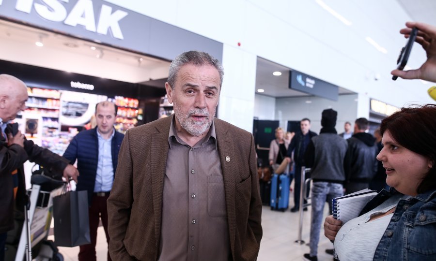 Milan Bandić se vratio sa službenog puta.