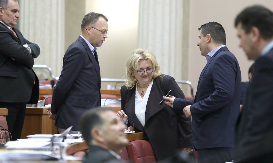 Zlatko Hasanbegović i zastupnici Mosta