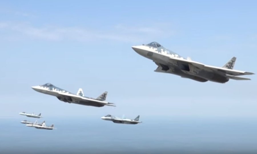 Avioni Su-57 u pratnji predsjedničkog zrakoplova Vladimira Putina