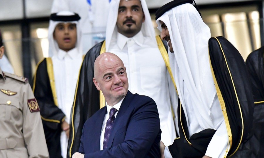 Emir od Katara Tamim bin Hamad Al Thani (desno) i Gianni Infantino