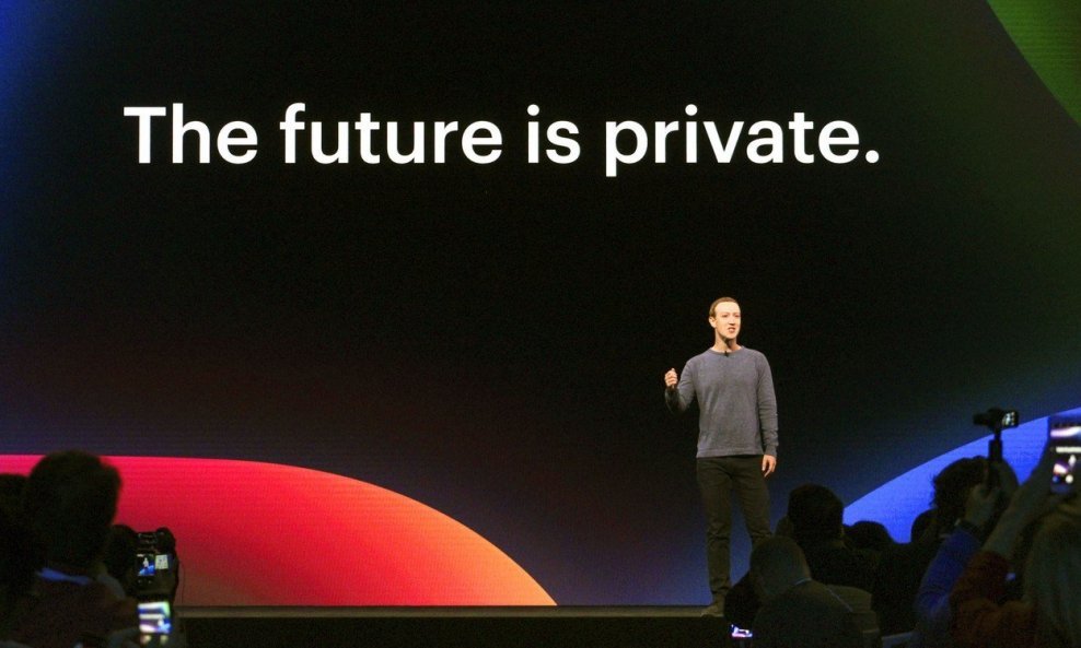Šef Facebooka smatra da je budućnost u privatnosti; oglašivači misle drugačije